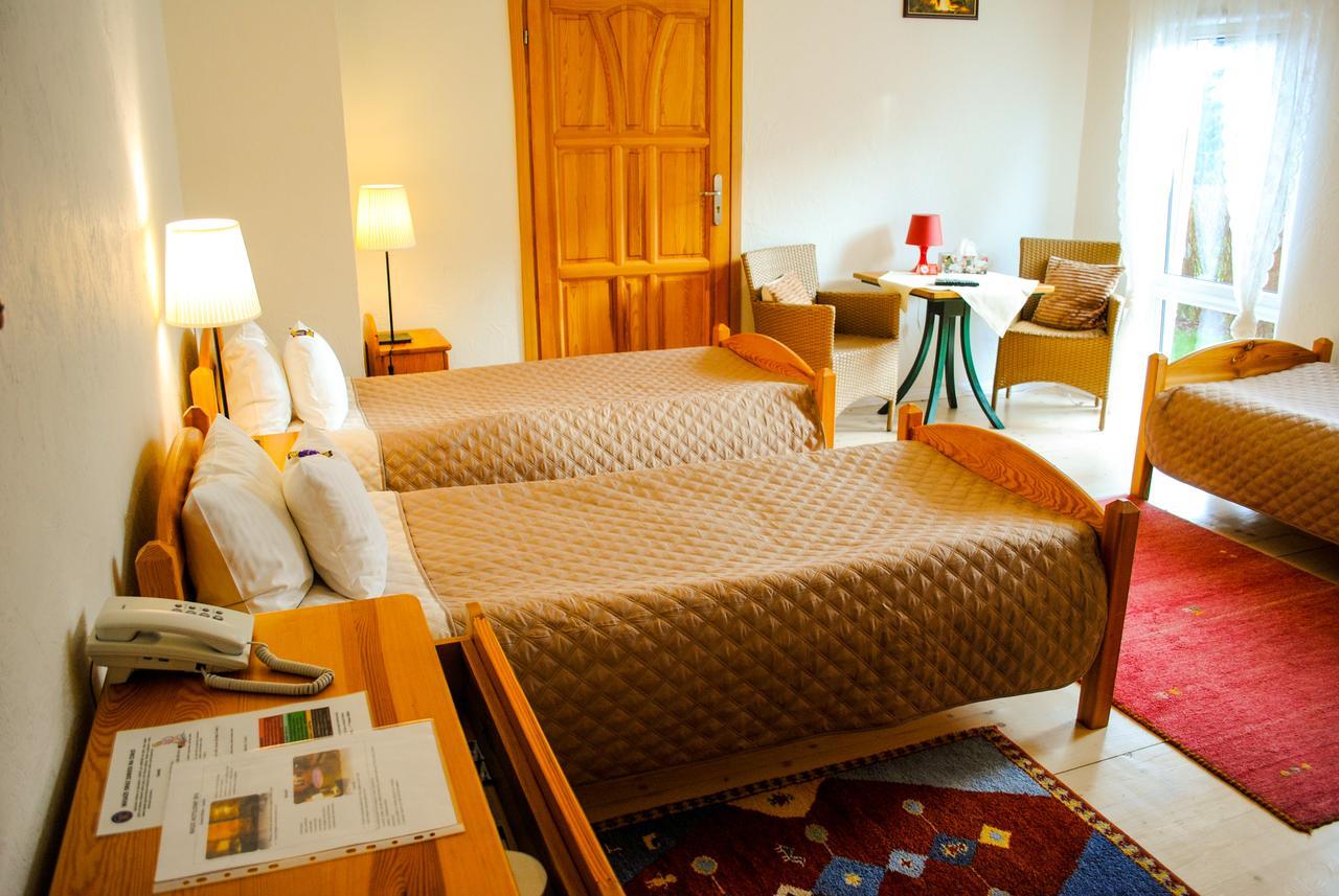 Hotel Krak Мысленице Экстерьер фото