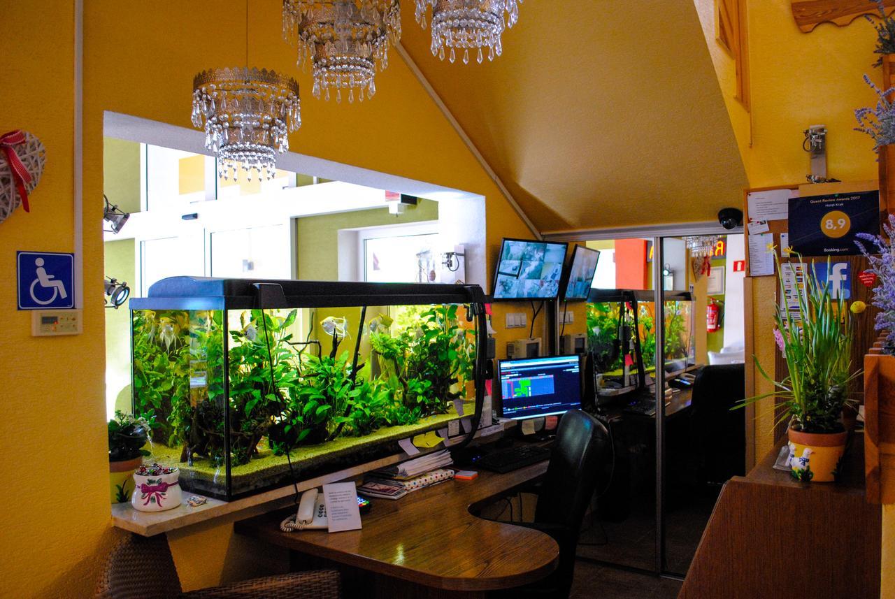 Hotel Krak Мысленице Экстерьер фото