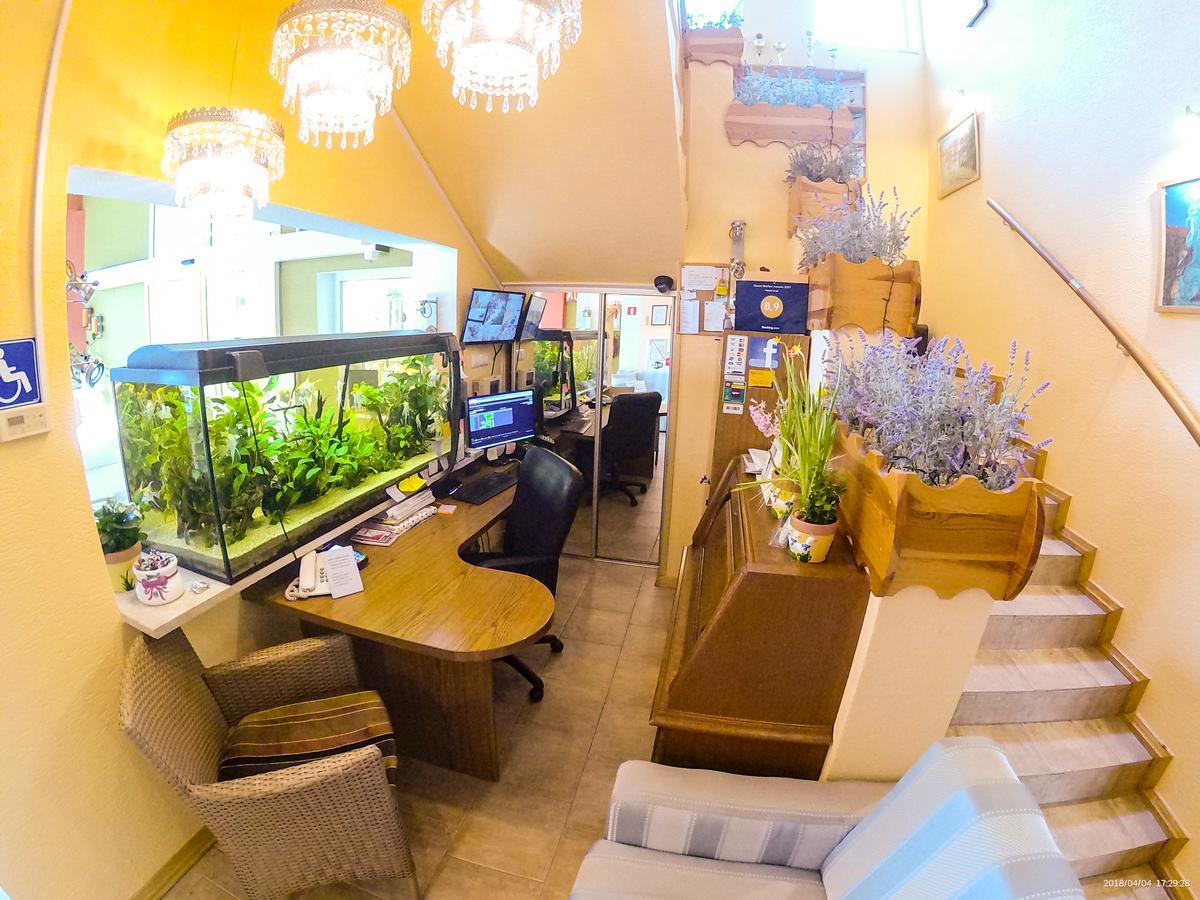 Hotel Krak Мысленице Экстерьер фото