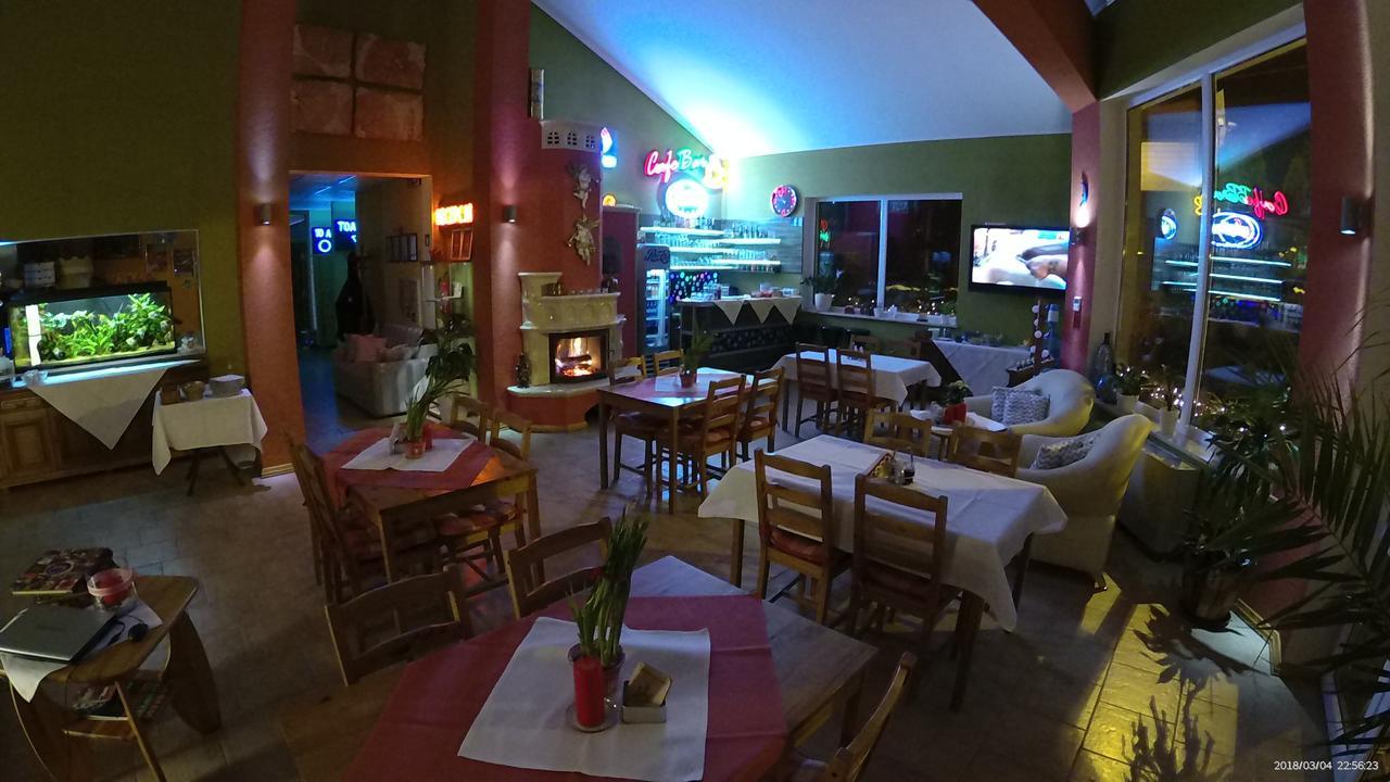 Hotel Krak Мысленице Экстерьер фото